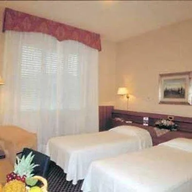 Western Cristallo Hotel 3*