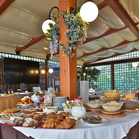 Western Cristallo فندق
